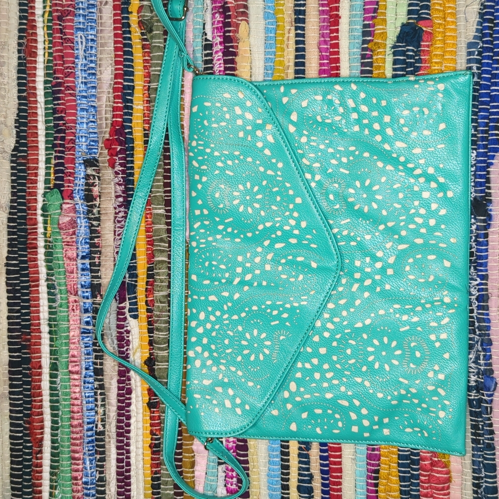Envelope crossbody/clutch